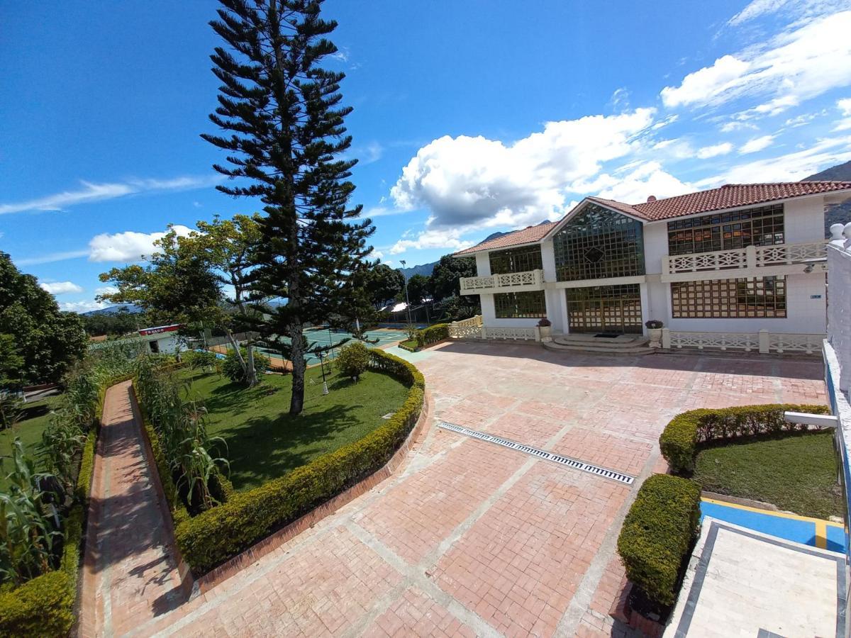 Hotel Barcelona Chinauta Εξωτερικό φωτογραφία
